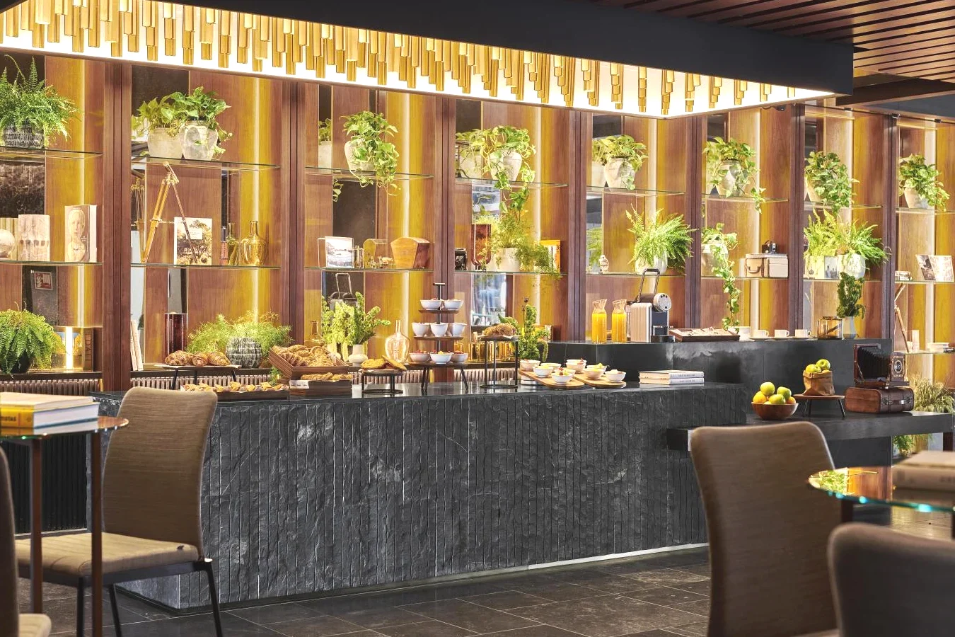 Decoración premium del bar restaurante del Thompson Madrid, by Hyatt