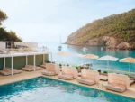 Hotel 5 estrellas junto al mar Mondrian Ibiza Cala Llonga