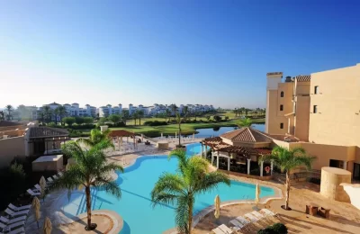 Hotel de cinco estrellas Doubletree By Hilton La Torre Golf Resort en Roldán