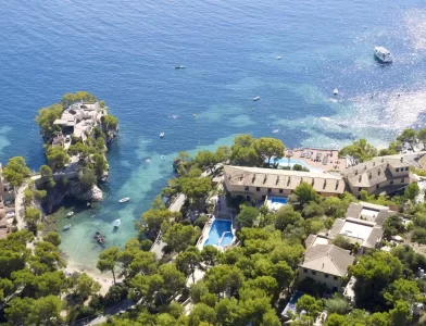 Hotel Petit Cala Fornells 5 estrellas junto al mar en Paguera