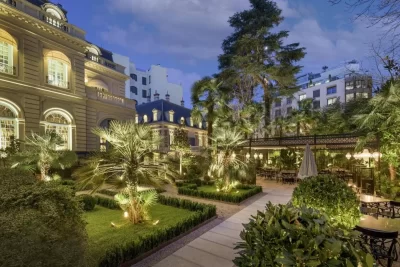 Lujoso jardín del Santo Mauro a Luxury Collection Hotel Madrid