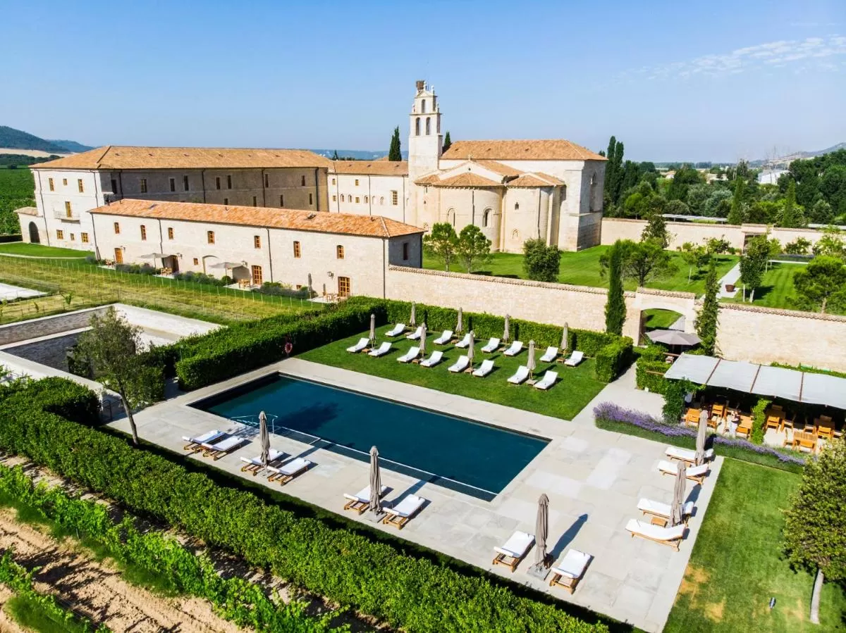 Piscina al aire libre Abadia Retuerta LeDomaine Sardoncillo