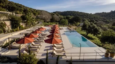 Piscina con vistas al campo The Lodge Mallorca Small Luxury Hotels Sa Pobla