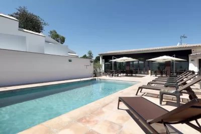 Piscina del cinco estrellas Áurea Washington Irving by Eurostars Hotel Company en Granada
