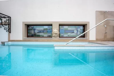 Piscina del Hotel Casa Palacio María Luisa en Jerez de la Frontera