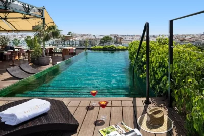 Piscina en la azotea del 5 estrellas Hotel Lobby en Sevilla