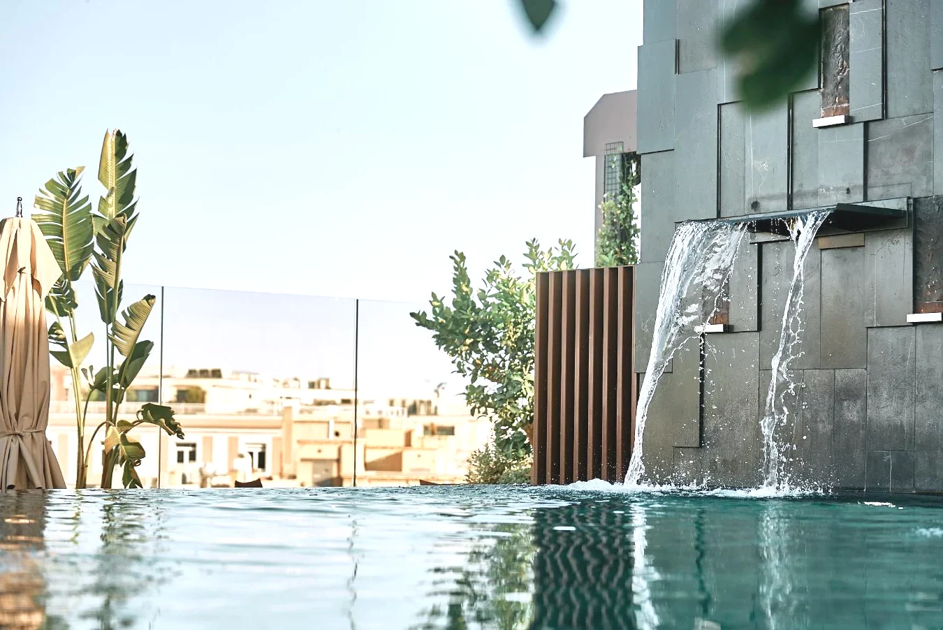 Piscina en la azotea del Thompson Madrid by Hyatt