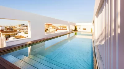 Piscina en la azotea Hotel Mercer Sevilla 5 GL
