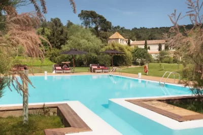 Piscina en rural 5 estrellas Hotel La Malcontenta en Palamós