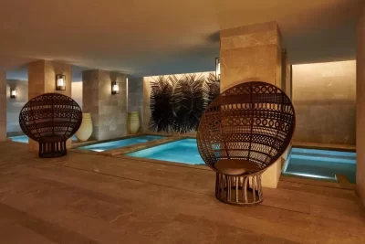 Piscina interior Barefoot Hotel Mallorca Portocolom cinco estrellas