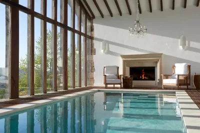 Piscina interior del 5 estrellas Helguera Palacio Boutique & Antique en Torrelavega
