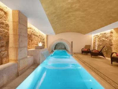 Piscina interior del 5 estrellas Hotel Gloria de Sant Jaume Palma de Mallorca