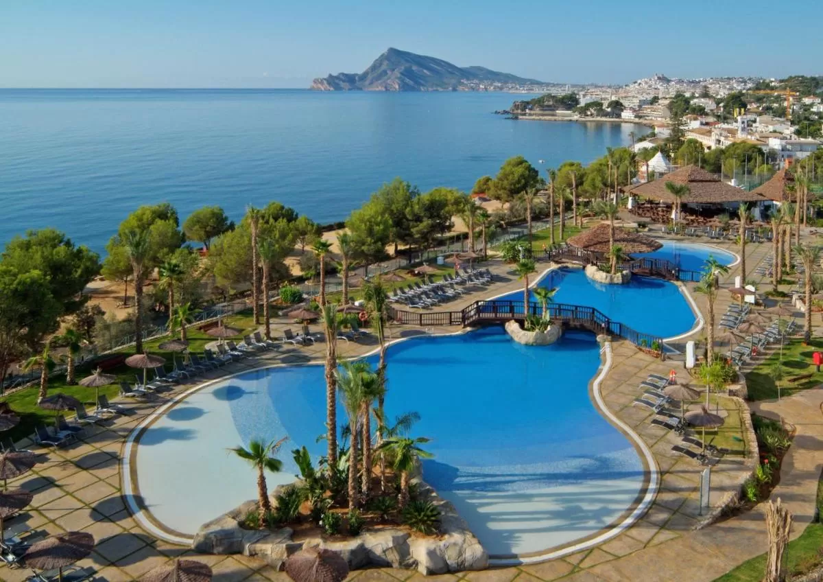 Piscina junto al mar SH Villa Gadea hotel 5 estrellas Altea
