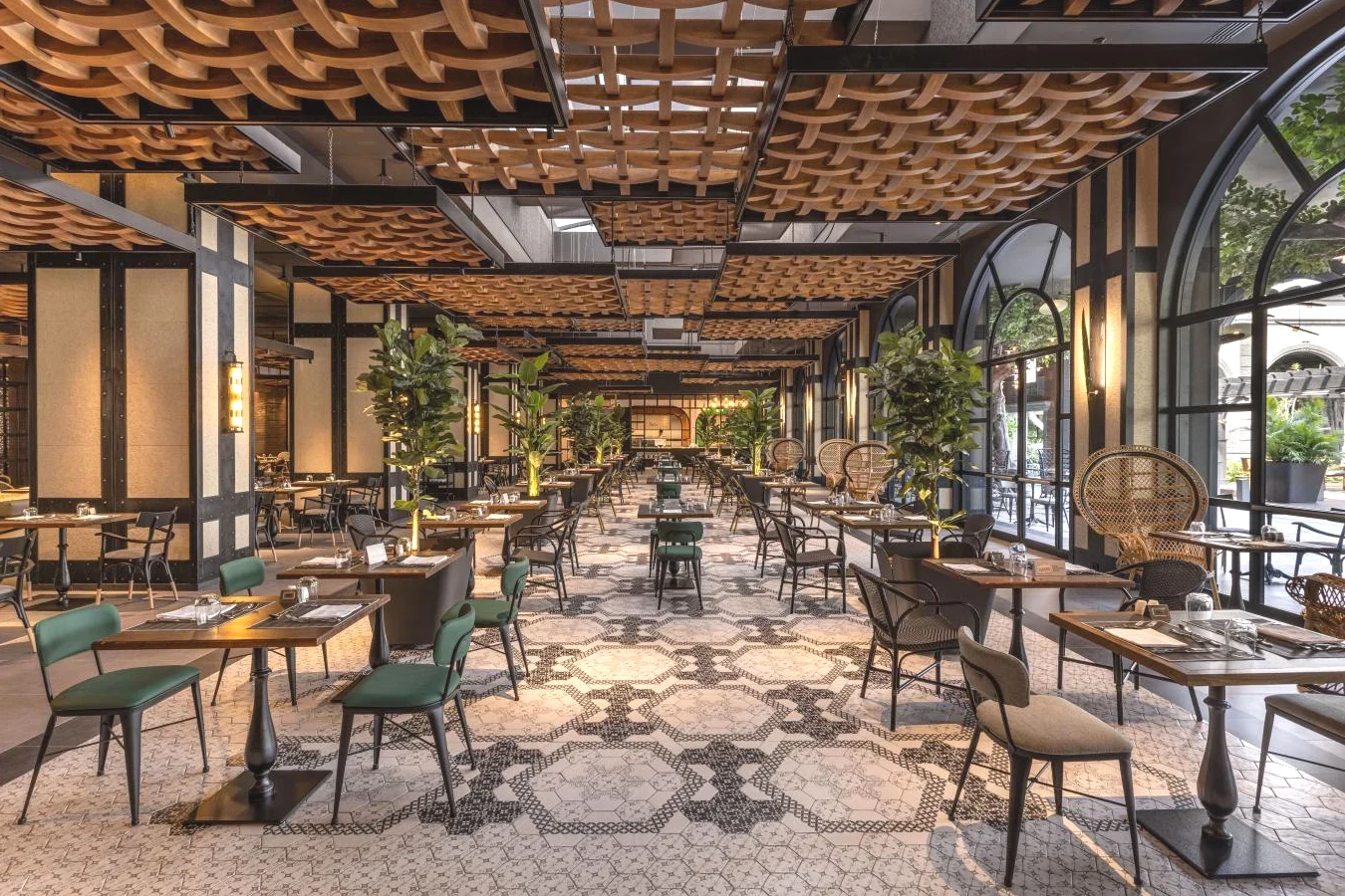 Restaurante con mesas y sillas del Unique Club at Lopesan Costa Meloneras Resort, en Maspalomas