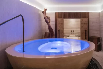 Spa bañera de hidromasaje Rosewood Villa Magna 5 estrellas Madrid