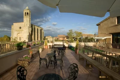 Terraza con vistas a la iglesia La Posada Del Canal Villanueva de San Mancio