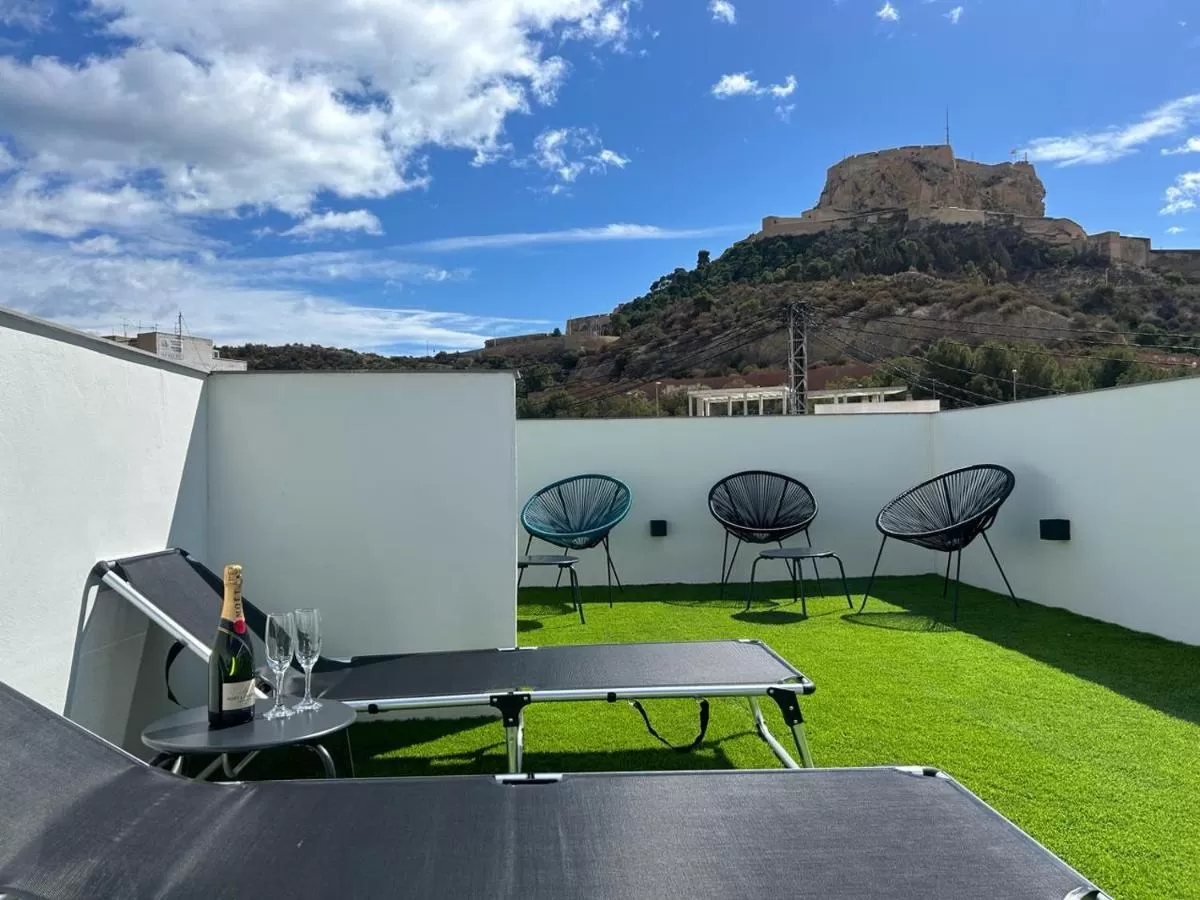Terraza con vistas a la montaña Apart-hotel Happy Life en Alicante