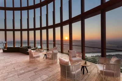 Vistas al atardecer desde lo alto del hotel Eurostars Torre Sevilla