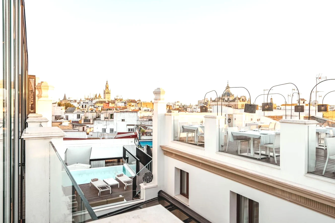 Vistas desde el balcón a la ciudad de Sevilla en Vincci Selección Unuk 5 GL
